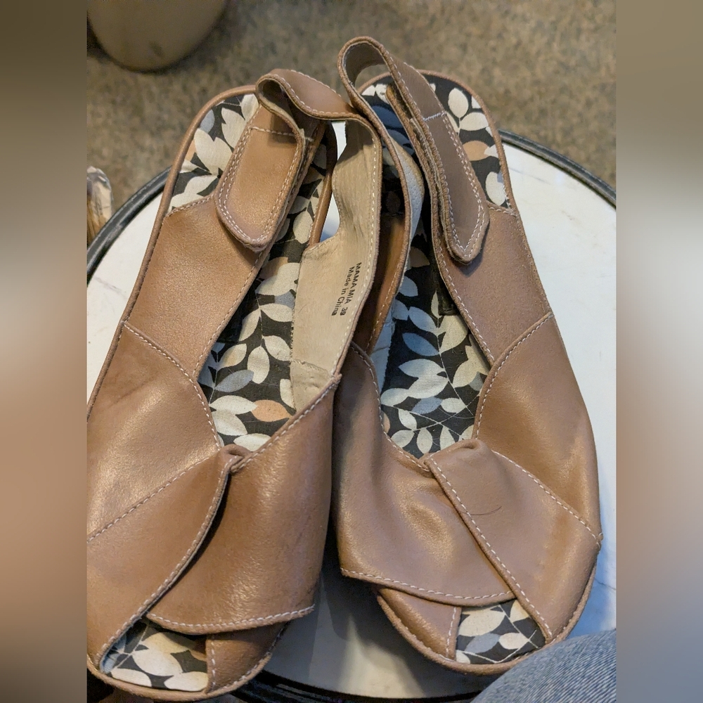 Exc Bernie Mev Mama Mia tan Leather wrap Toe Open Heel Strap Wedge Sz 39/9US